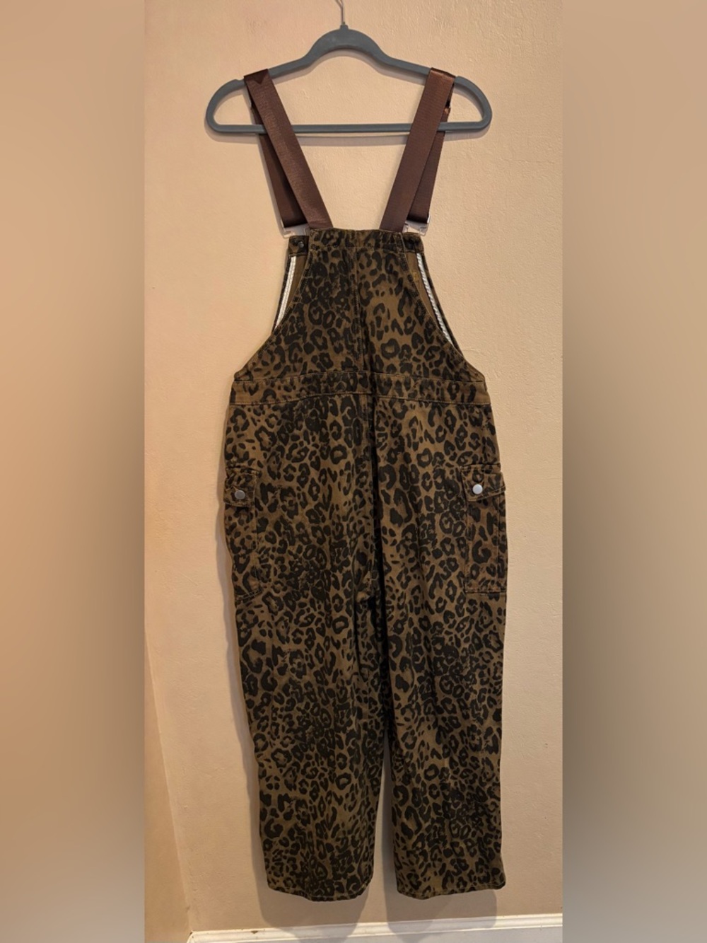 Leopard Print Overalls with Brown Straps and Pockets, Women’s size Large - Picture 6 of 7